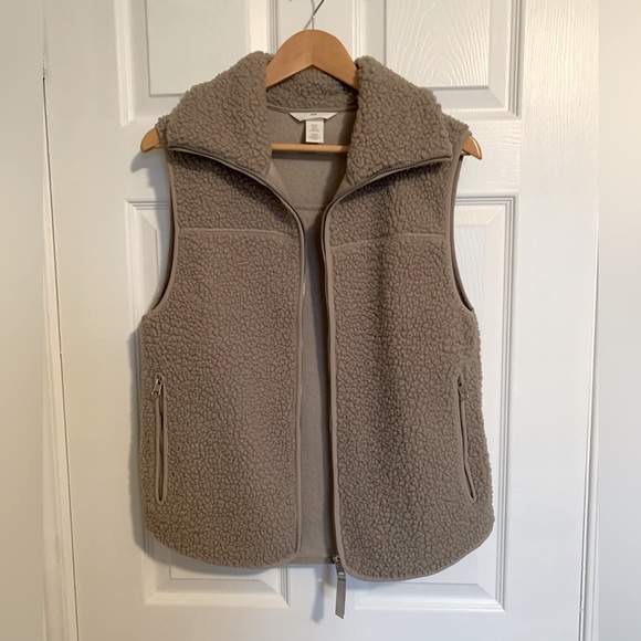 H&M teddy vest - Picture 7 of 10